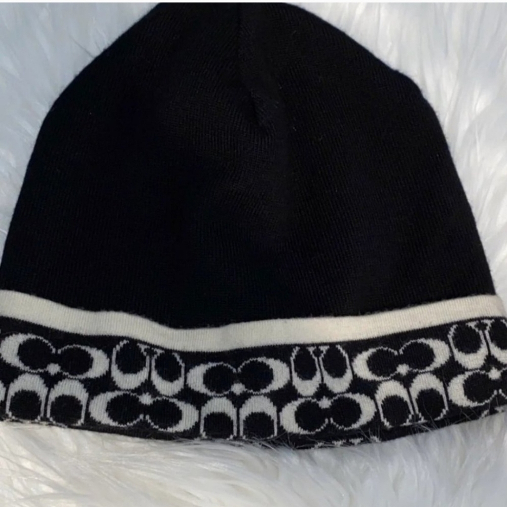 Authentic Coach Signature Logo Merino Wool Toque. OS..